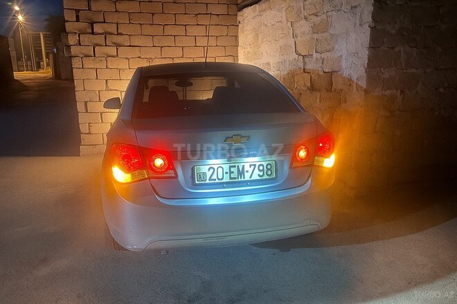 Chevrolet Cruze 2010, 339,000 km - 1.4 л - Salyan