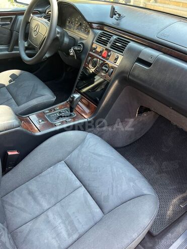 Mercedes E 230 1997, 257,000 km - 2.3 l - Bakı