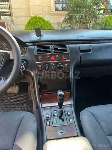 Mercedes E 230 1997, 257,000 km - 2.3 l - Bakı