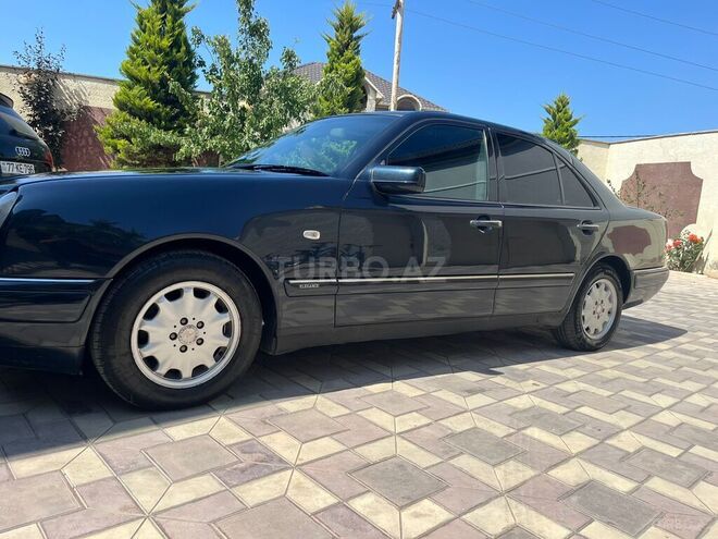 Mercedes E 230 1997, 257,000 km - 2.3 l - Bakı