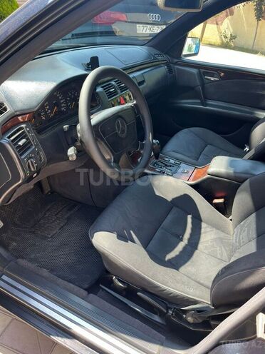 Mercedes E 230 1997, 257,000 km - 2.3 l - Bakı