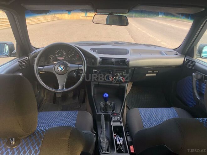 BMW 520 1991, 300,000 km - 2.0 l - Qusar