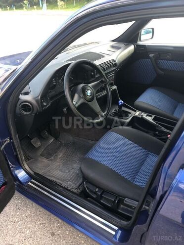BMW 520 1991, 300,000 km - 2.0 l - Qusar