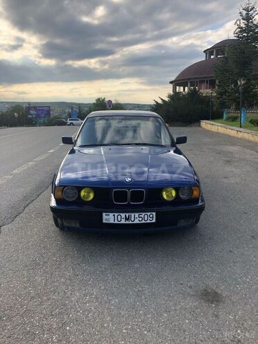 BMW 520 1991, 300,000 km - 2.0 l - Qusar
