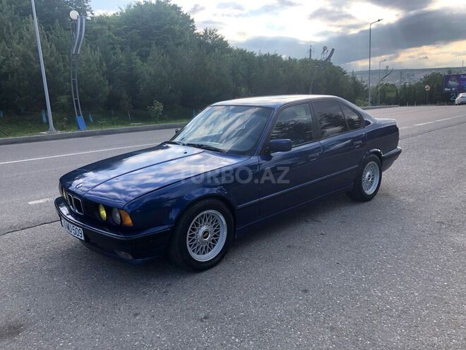 BMW 520 1991, 300,000 km - 2.0 l - Qusar