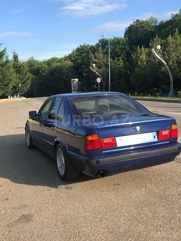 BMW 520 1991, 300,000 km - 2.0 l - Qusar