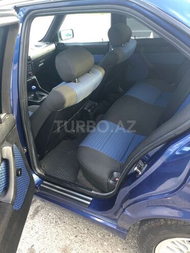 BMW 520 1991, 300,000 km - 2.0 l - Qusar