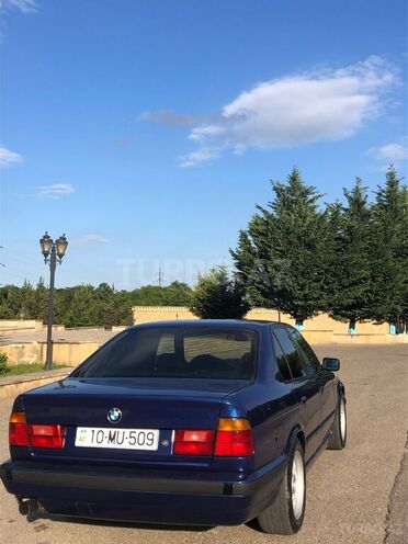 BMW 520 1991, 300,000 km - 2.0 l - Qusar