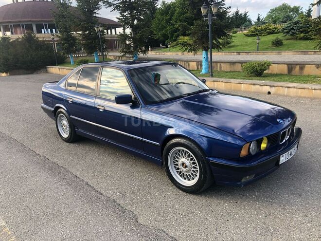 BMW 520 1991, 300,000 km - 2.0 l - Qusar