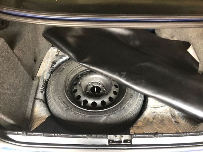 BMW 520 1991, 300,000 km - 2.0 l - Qusar