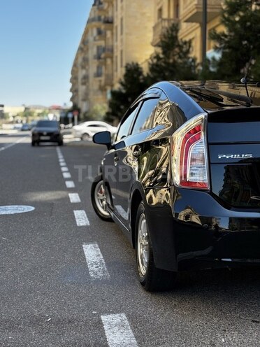 Toyota Prius-4