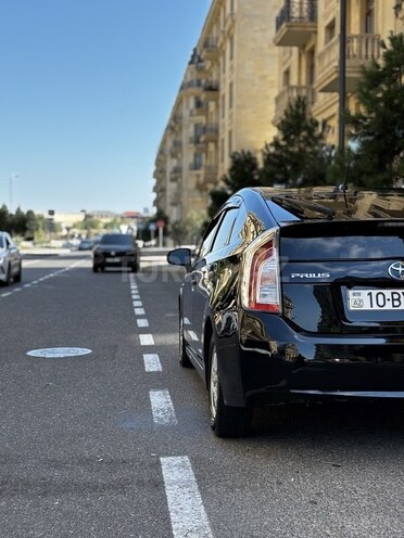 Toyota Prius-3