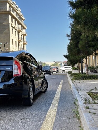 Toyota Prius-7