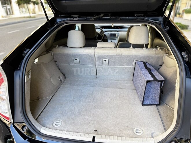 Toyota Prius-13