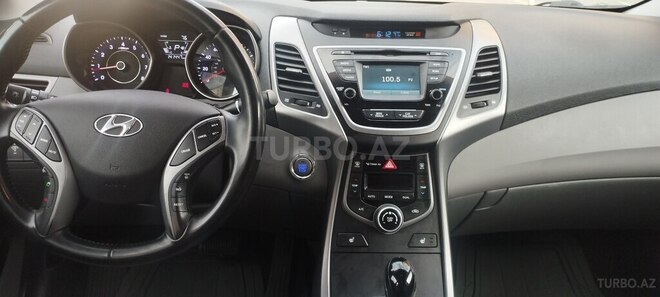 Hyundai Elantra-3