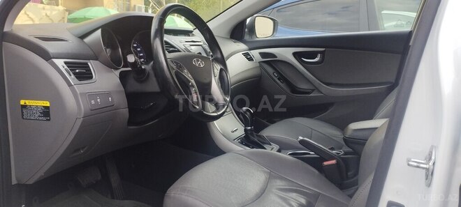 Hyundai Elantra-4
