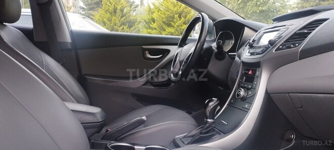 Hyundai Elantra-9