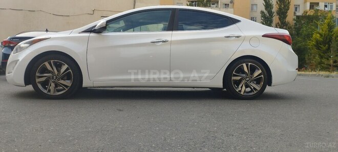 Hyundai Elantra-13