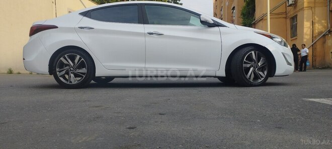 Hyundai Elantra-12
