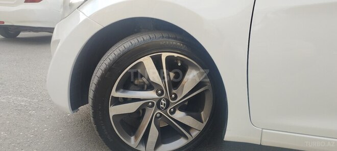 Hyundai Elantra-11
