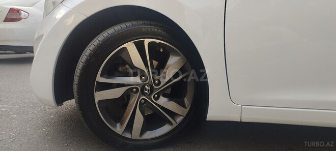 Hyundai Elantra-18