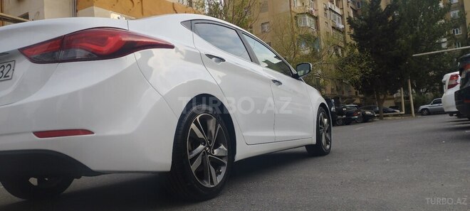 Hyundai Elantra-16