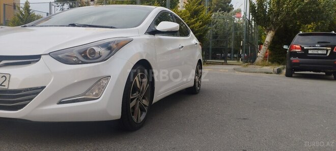 Hyundai Elantra-15