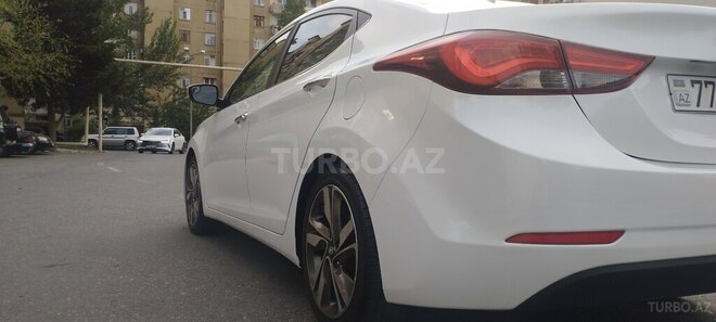 Hyundai Elantra-17