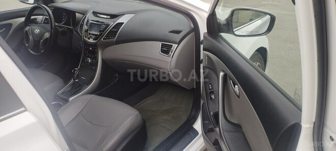 Hyundai Elantra-19