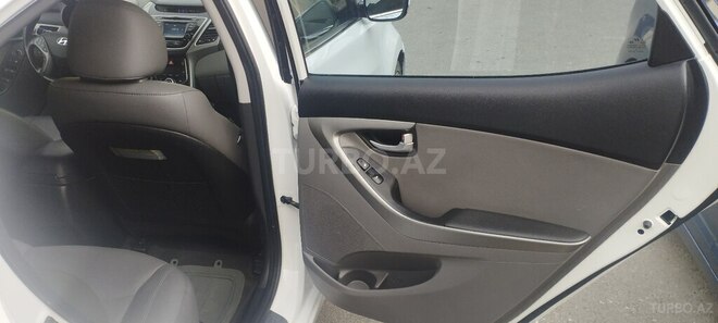 Hyundai Elantra-20