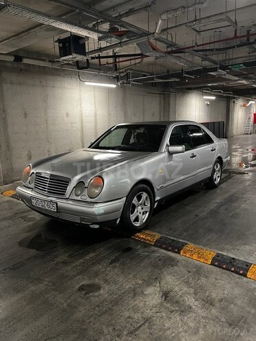 Mercedes E 240 1997, 302,358 km - 2.4 l - Bakı