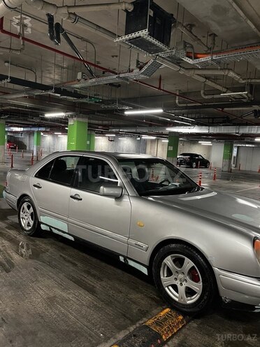 Mercedes E 240 1997, 302,358 km - 2.4 l - Bakı