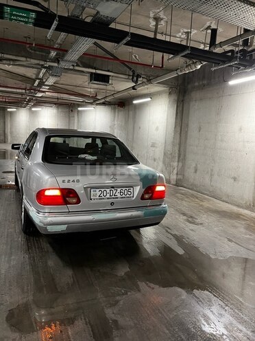 Mercedes E 240 1997, 302,358 km - 2.4 l - Bakı