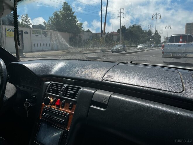 Mercedes E 240 1997, 302,358 km - 2.4 l - Bakı