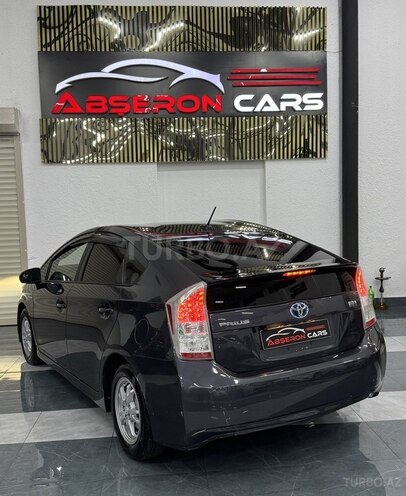 Toyota Prius-5