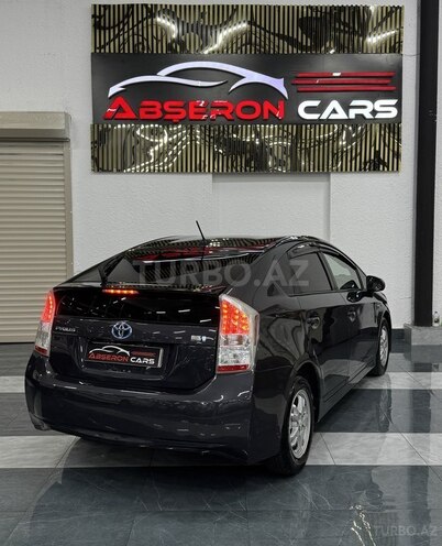 Toyota Prius-8