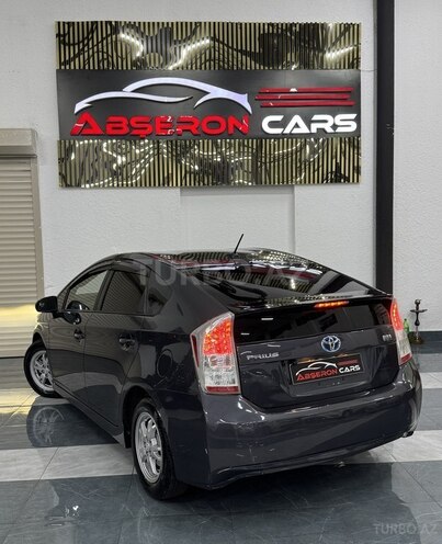 Toyota Prius-7