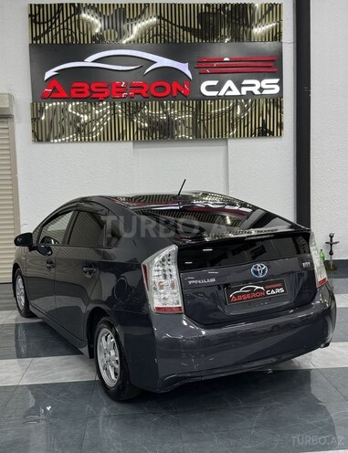 Toyota Prius-10