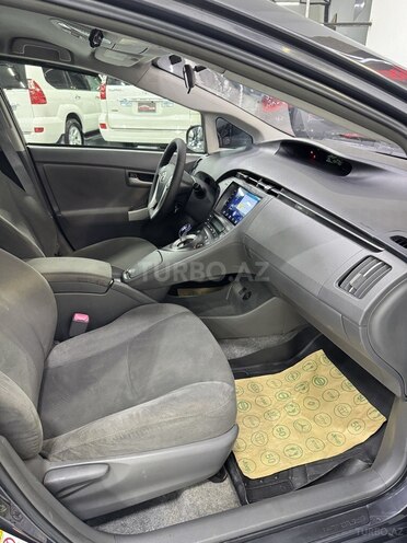Toyota Prius-14