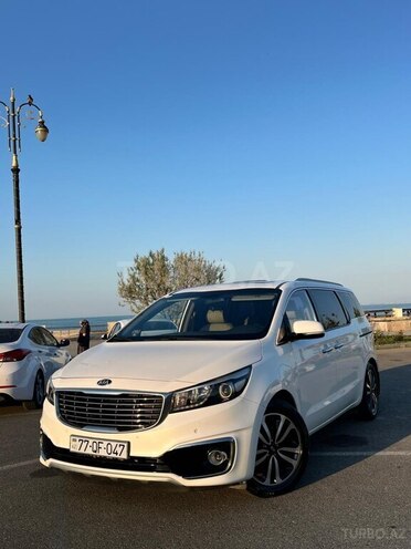 Kia Carnival-1