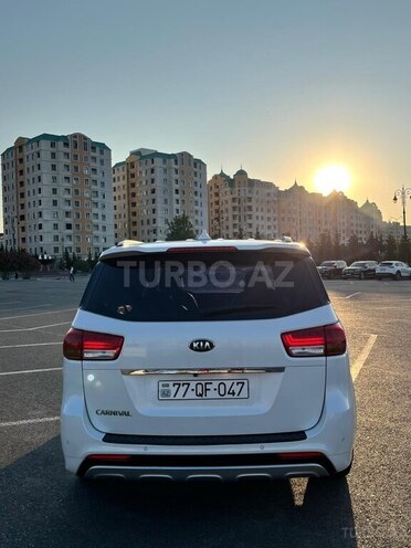 Kia Carnival-4