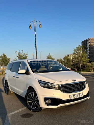 Kia Carnival-2