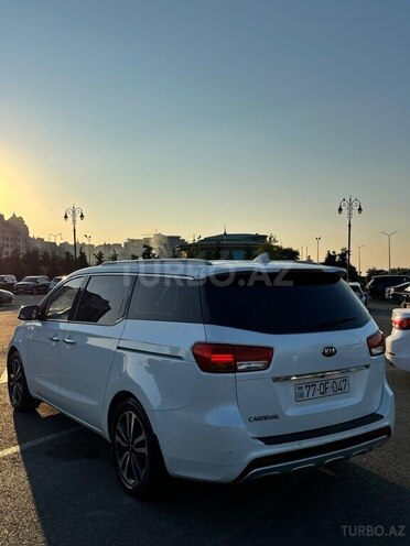 Kia Carnival-3