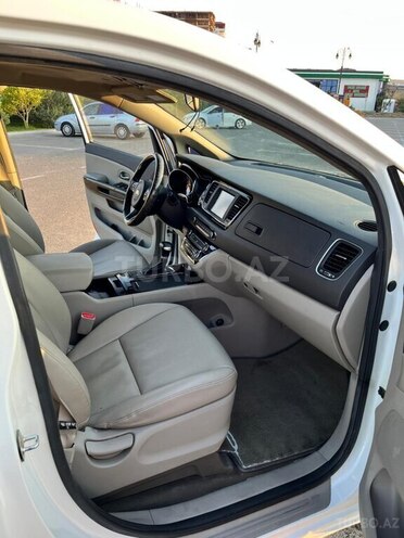 Kia Carnival-9