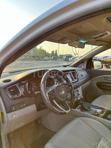 Kia Carnival-8