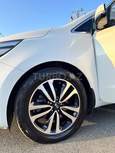Kia Carnival-16