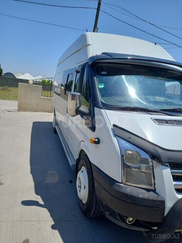 Ford Transit-5
