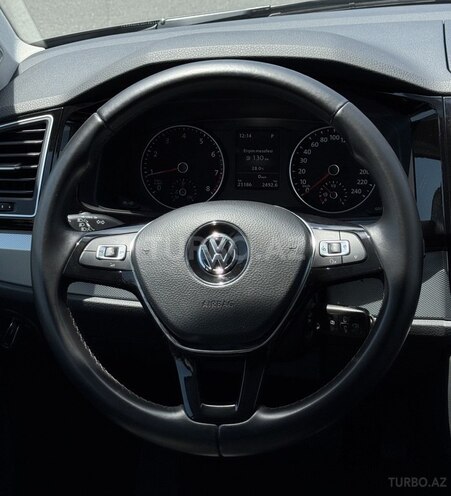 Volkswagen Multivan-11