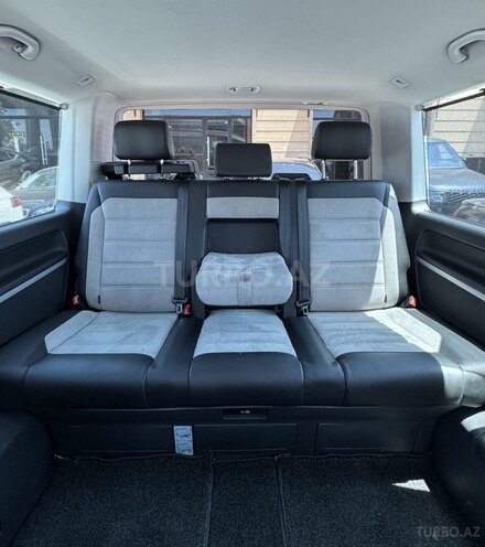 Volkswagen Multivan-17