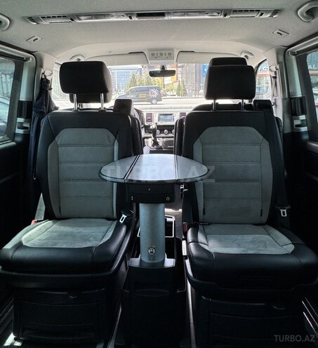 Volkswagen Multivan-16